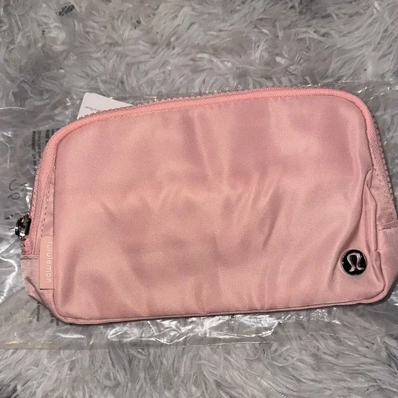Lululemon Light Pink Everywhere Belt Bag NEW - Picture 4 of 5